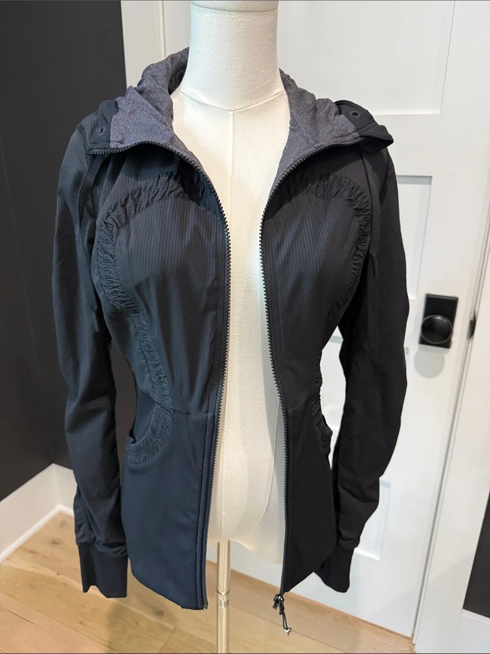 lululemon Black Hooded Zip Jacket/Windbreaker with Contour Seams NWOT